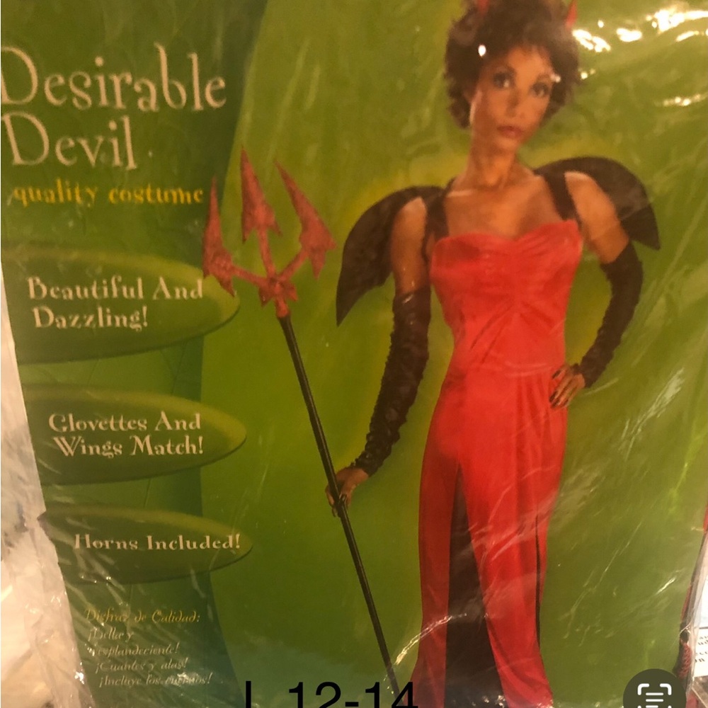 Costumes - Picture 6 of 7